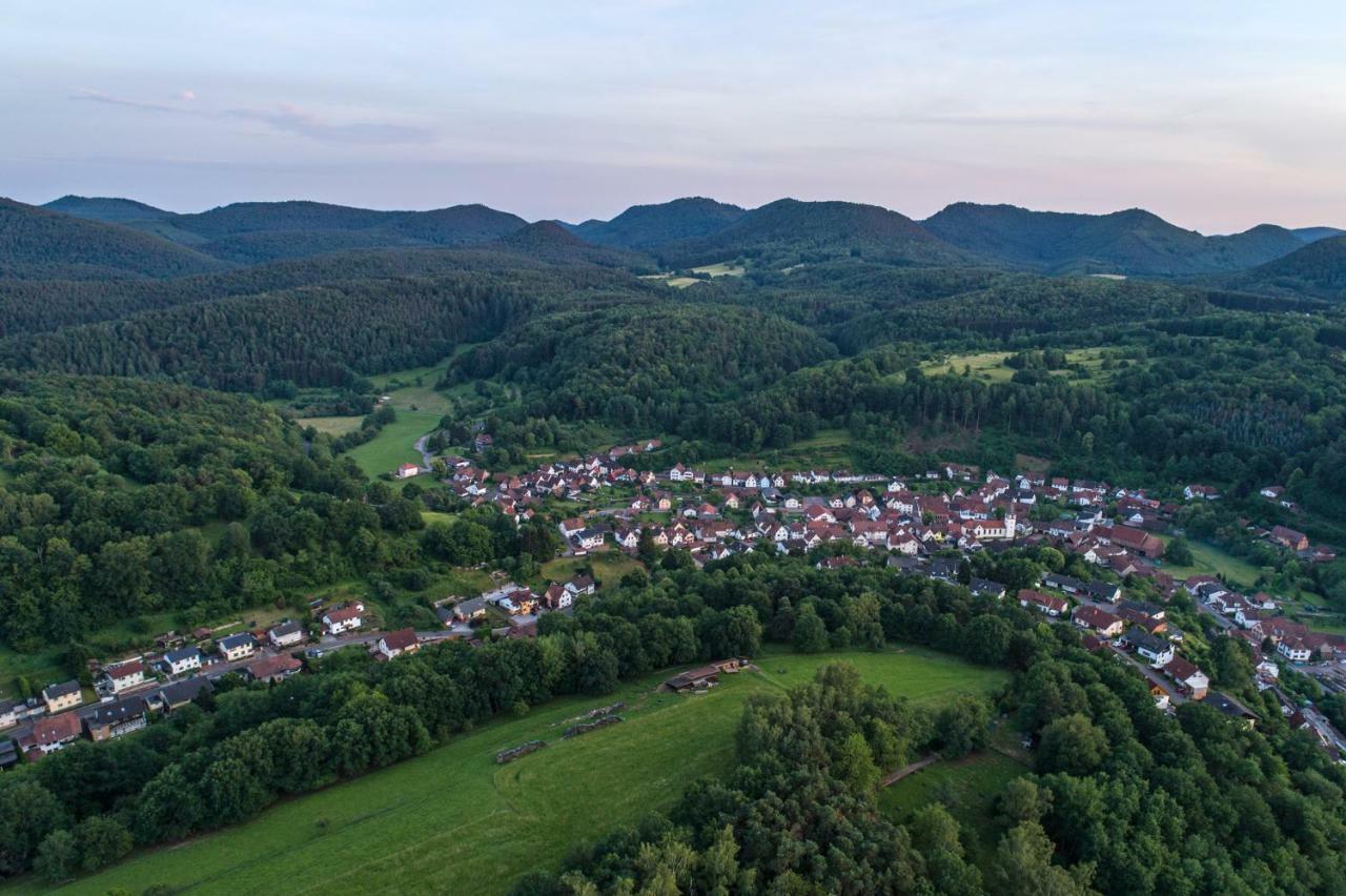 Landgasthaus&Hotel zur Krone Dahn Exterior foto